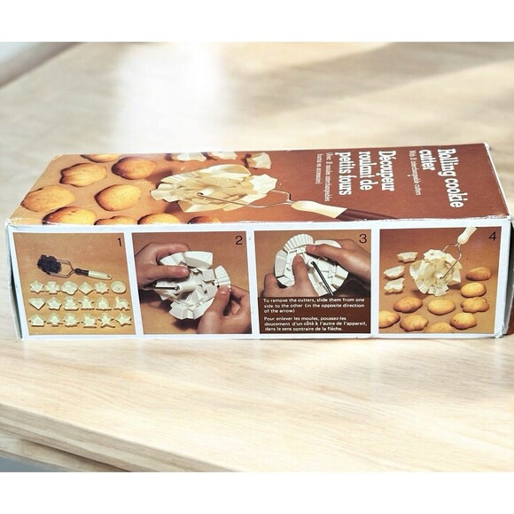 Vtg 1980s Retro ROLLING COOKIE CUTTER 18 Interchangeable Shapes Holidays - Picture 7 of 8